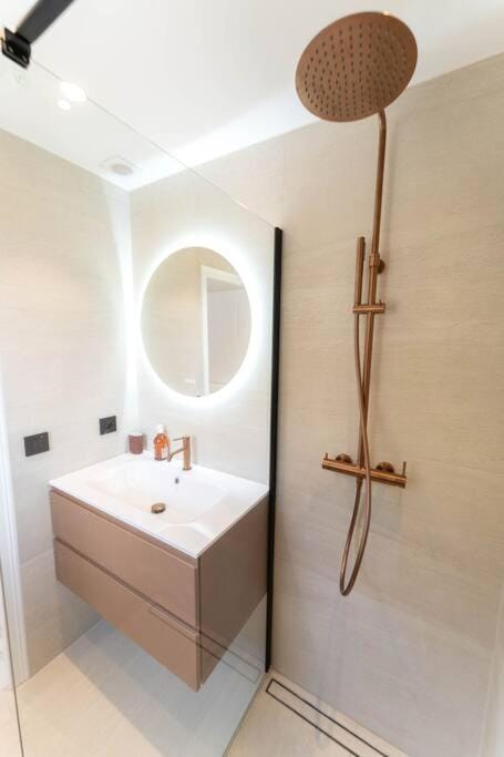 Magnifique appartement vue mer, piscine, garage Apartment in Cap-d'Ail