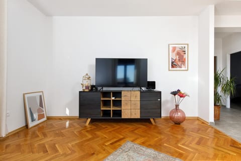 Communal lounge/ TV room, TV and multimedia, Evening entertainment