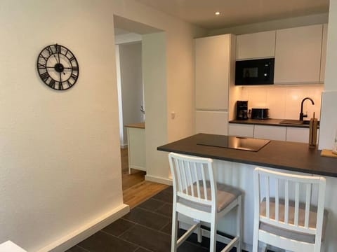 Kitchen or kitchenette, Dining area, stove, toaster