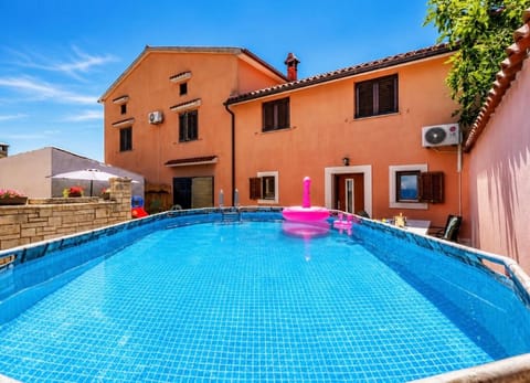 Property building, Day, Pool view, Swimming pool