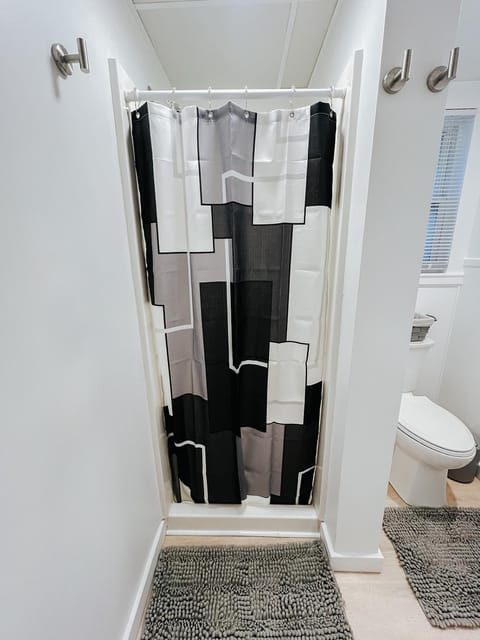 NEW! Cozy and Modern unit with Hot tub Apartment in Lake Winnisquam