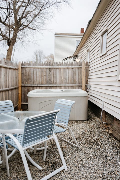 NEW! Cozy and Modern unit with Hot tub Apartment in Lake Winnisquam