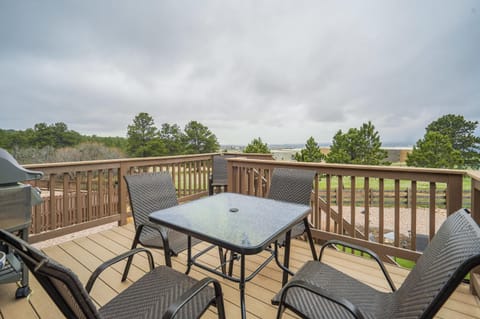 Mountain Breeze Villa w Mountain Views and Air Hockey Villa in Colorado