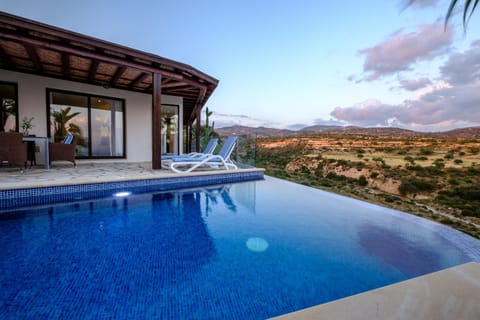 Bird's eye view, City view, Garden view, Lake view, Landmark view, Mountain view, Pool view, River view, Sea view, Street view, Swimming pool, Sunrise