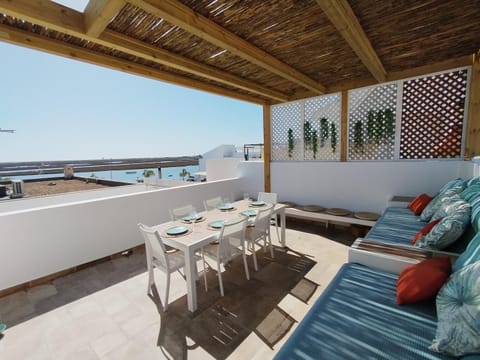 Natural landscape, Balcony/Terrace, Dining area, River view, Sea view
