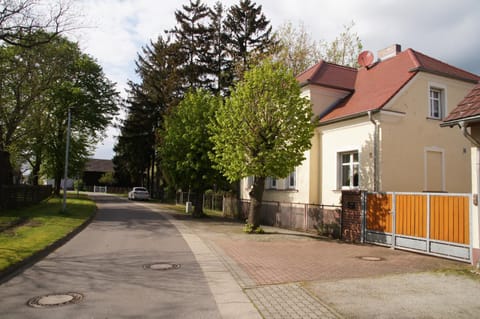 Property building, Day, Street view