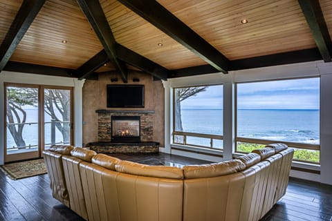 Oceanfront Dream Hideaway House in Gualala