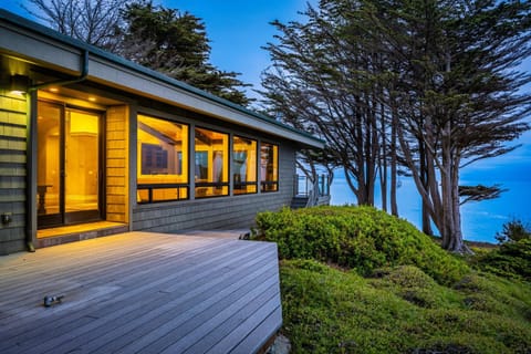 Oceanfront Dream Hideaway House in Gualala