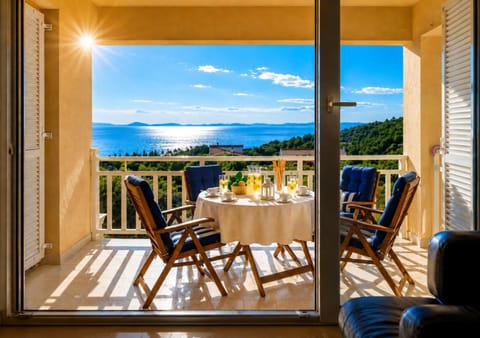 View (from property/room), Balcony/Terrace, Mountain view