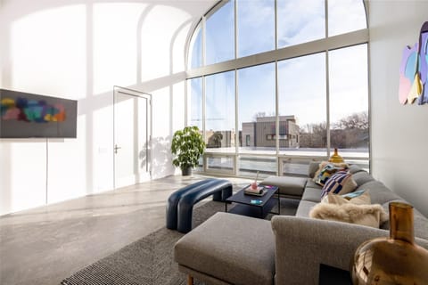TV and multimedia, Living room, Photo of the whole room, Seating area, Evening entertainment