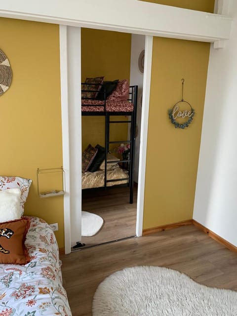 36 Maison entière,place parking devant garage House in Dunkirk