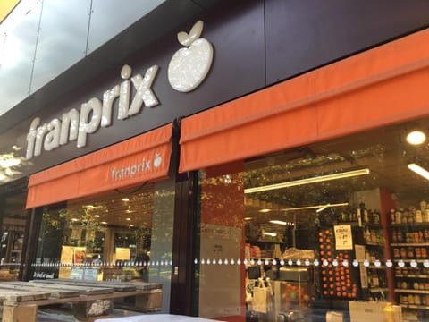 Day, People, Food and drinks, Food, City view, Supermarket/grocery shop, Shopping Area