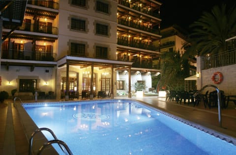 Property building, Pool view