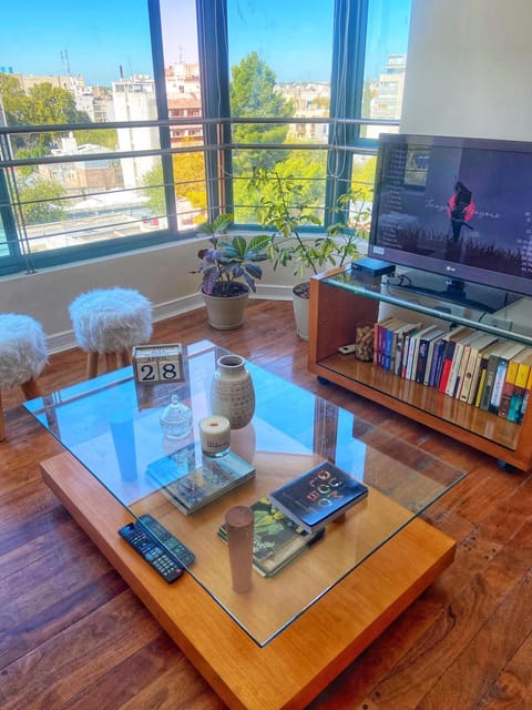Communal lounge/ TV room, Library, TV and multimedia, Living room, Seating area, Dining area, Evening entertainment