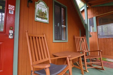 Amazing Cabin HOT tub minutes to Helen #1 Cabin in White County