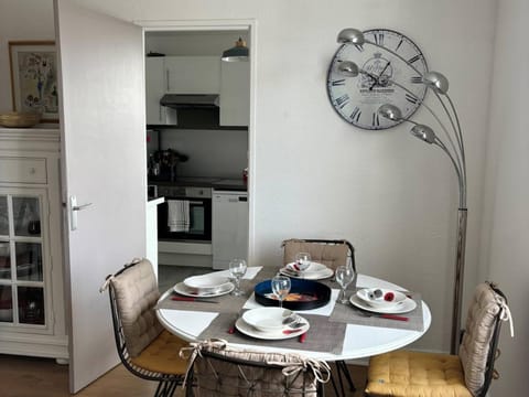Appartement lumineux avec 2 chambres au cœur de Merville-Franceville - FR-1-465-111 Apartment in Normandy
