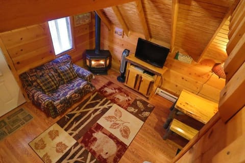 Cozy cabin w/ fireplace 3 minutes to Helen! #2. Cabin in White County