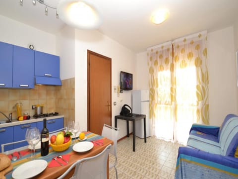 Restaurant/places to eat, Dining area, kitchen