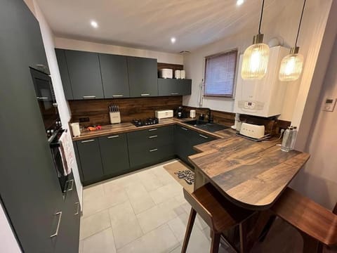 Maison avec grand jardin proche de Pegasus Bridge House in Normandy