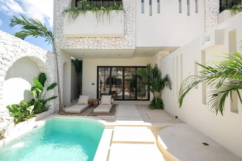 Property building, Garden view, Pool view, sunbed