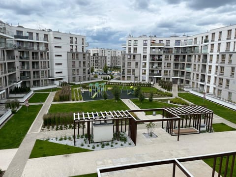 Property building, Patio, Day, Garden, Evening entertainment, City view, Garden view, Location