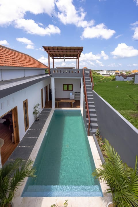 Property building, Day, Pool view, Swimming pool