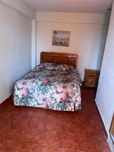 Shower, Toilet, Bed, Garden, TV and multimedia, Dining area, Drinks