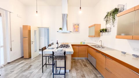 Kitchen or kitchenette, Dining area, stove