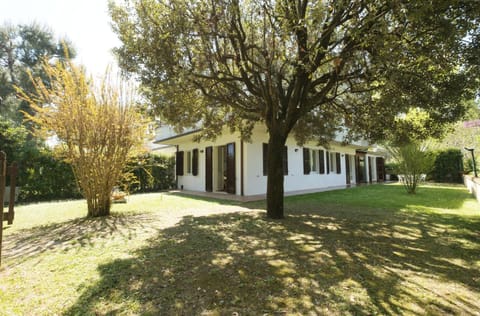Property building, Day, Garden, Garden view