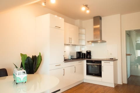 Kitchen or kitchenette, Photo of the whole room, Dining area, minibar, pet friendly, toaster, kitchen