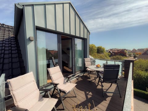 Property building, View (from property/room), View (from property/room), Balcony/Terrace, Seating area, Alcoholic drinks, sunbed