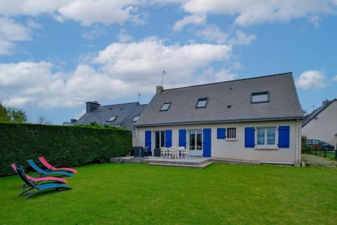 Property building, Garden, sunbed