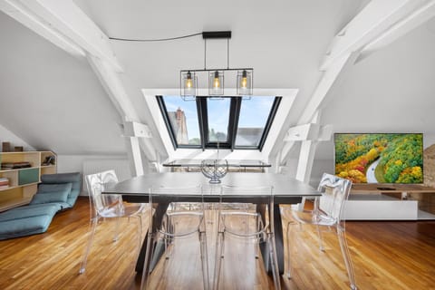 TV and multimedia, Dining area