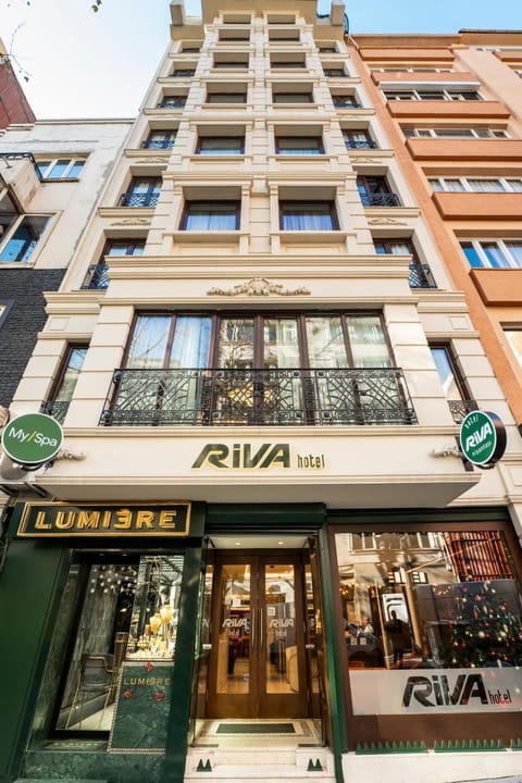 Property building, Location