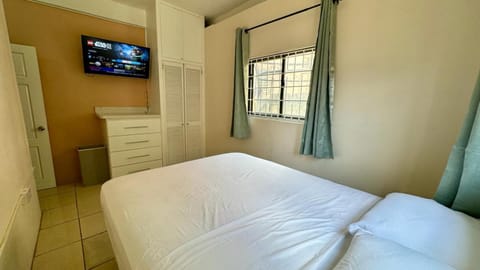 Bed, TV and multimedia, Bedroom, wardrobe