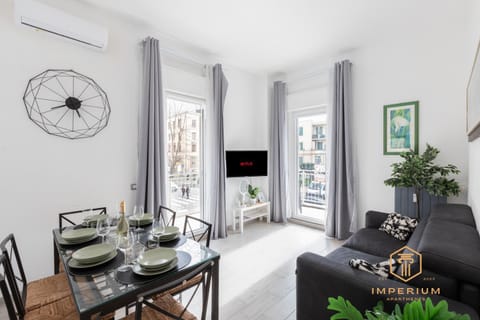 TV and multimedia, Living room, Seating area, Dining area, Evening entertainment, air conditioner