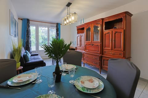 Living room, Dining area