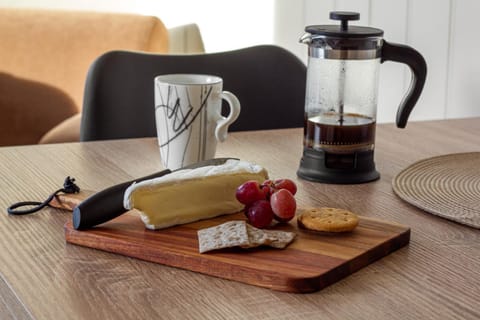 Coffee/tea facilities, Kitchen or kitchenette, Food and drinks