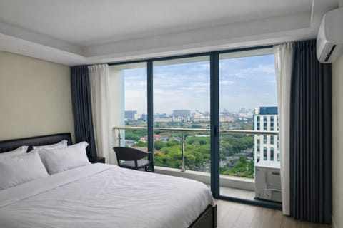 Patio, View (from property/room), Bedroom, City view