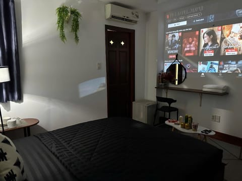 Communal lounge/ TV room, Bed, TV and multimedia, Photo of the whole room, Evening entertainment, air conditioner