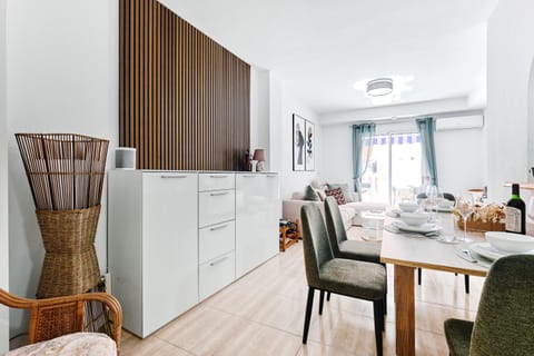Living room, Seating area, Dining area, air conditioner