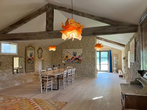 Mas du 18e siècle au calme entouré de champs de lavandes House in Forcalquier