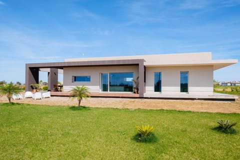 Property building, Day, Garden, Garden, Garden view