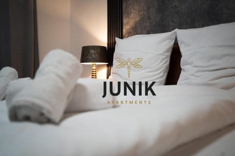 Bed, Property logo or sign, Photo of the whole room, Decorative detail, Logo/Certificate/Sign, Bedroom, towels, towels