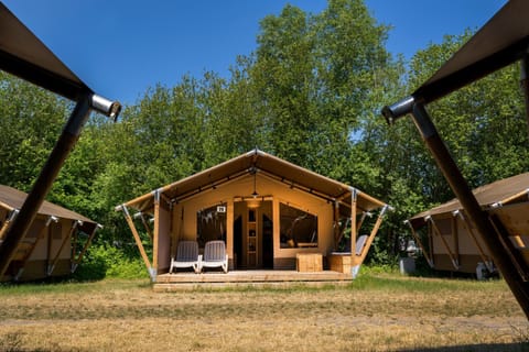 Safaritent de Windroos Luxury tent in Kamperland