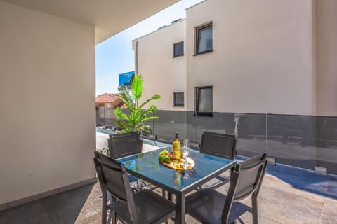 Patio, View (from property/room), Balcony/Terrace