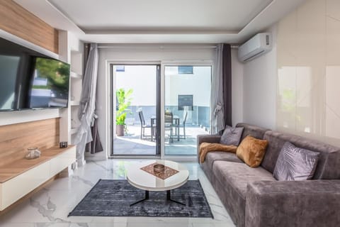 TV and multimedia, Living room, Seating area