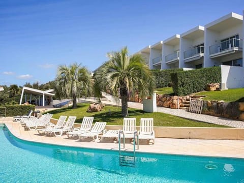 Property building, Garden, Swimming pool, sunbed
