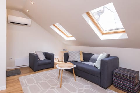 Living room, Seating area, air conditioner