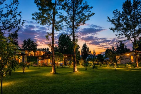 Property building, Nearby landmark, Natural landscape, Garden, Garden view, Sunset